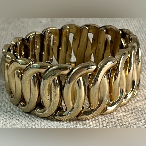✨ Chunky Gold-Tone Stretch Bracelet ✨ - Picture 1 of 3